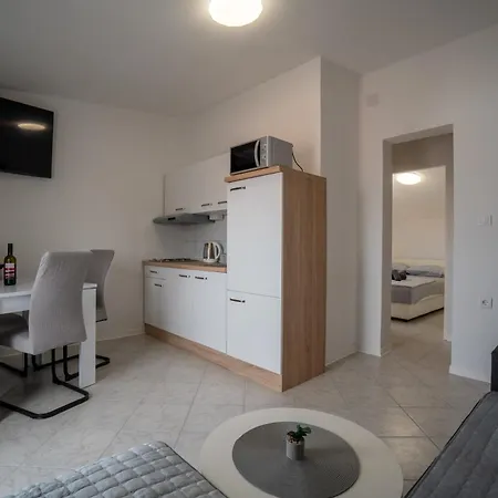 Apartament Najam Skundric *