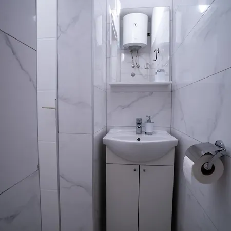 Najam Skundric Apartament *