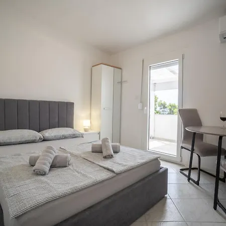 Apartament Najam Skundric *